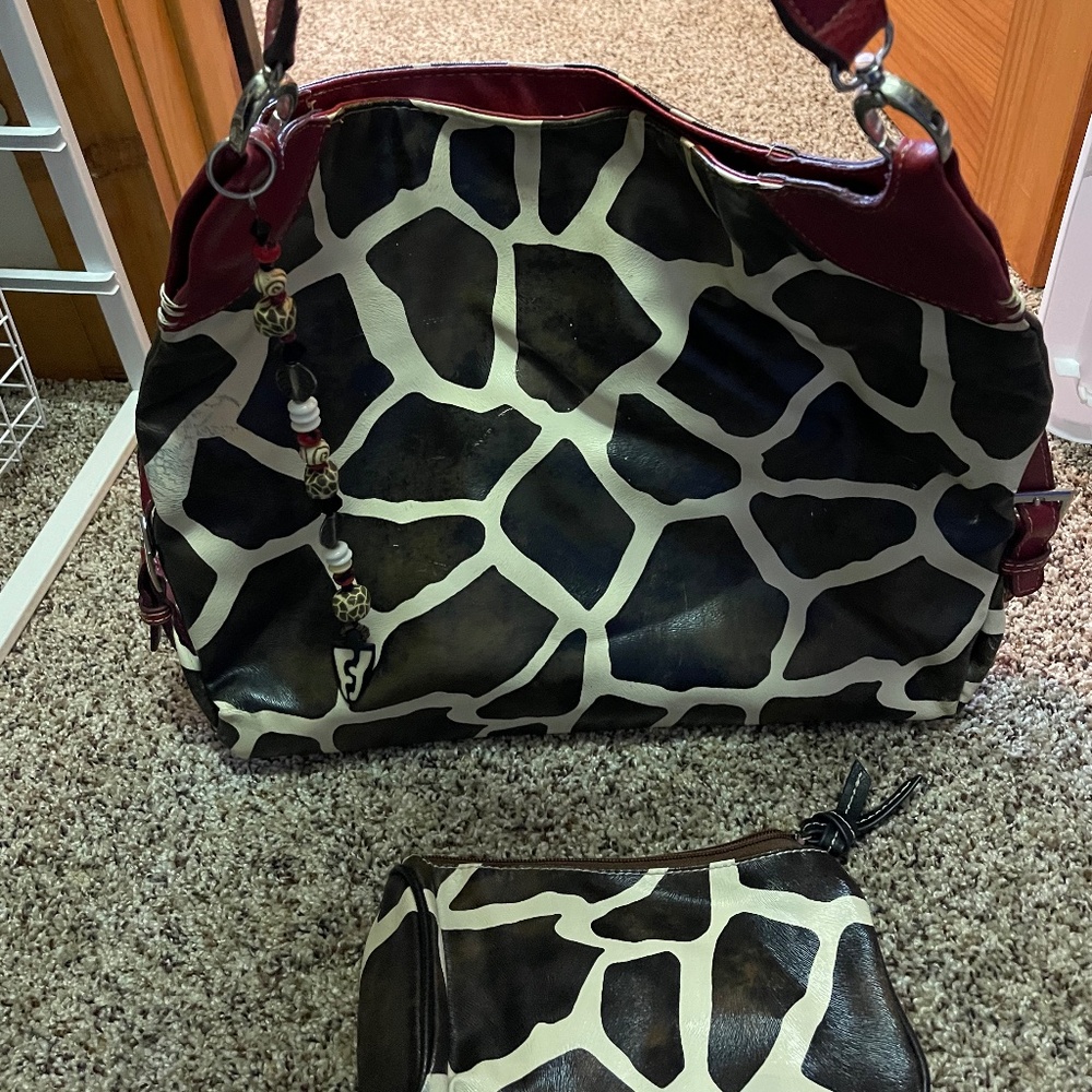 Girafe Print tote with matching cosmetic case